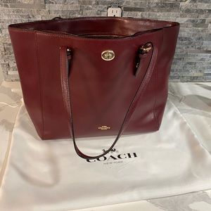 Essential Coach Tote